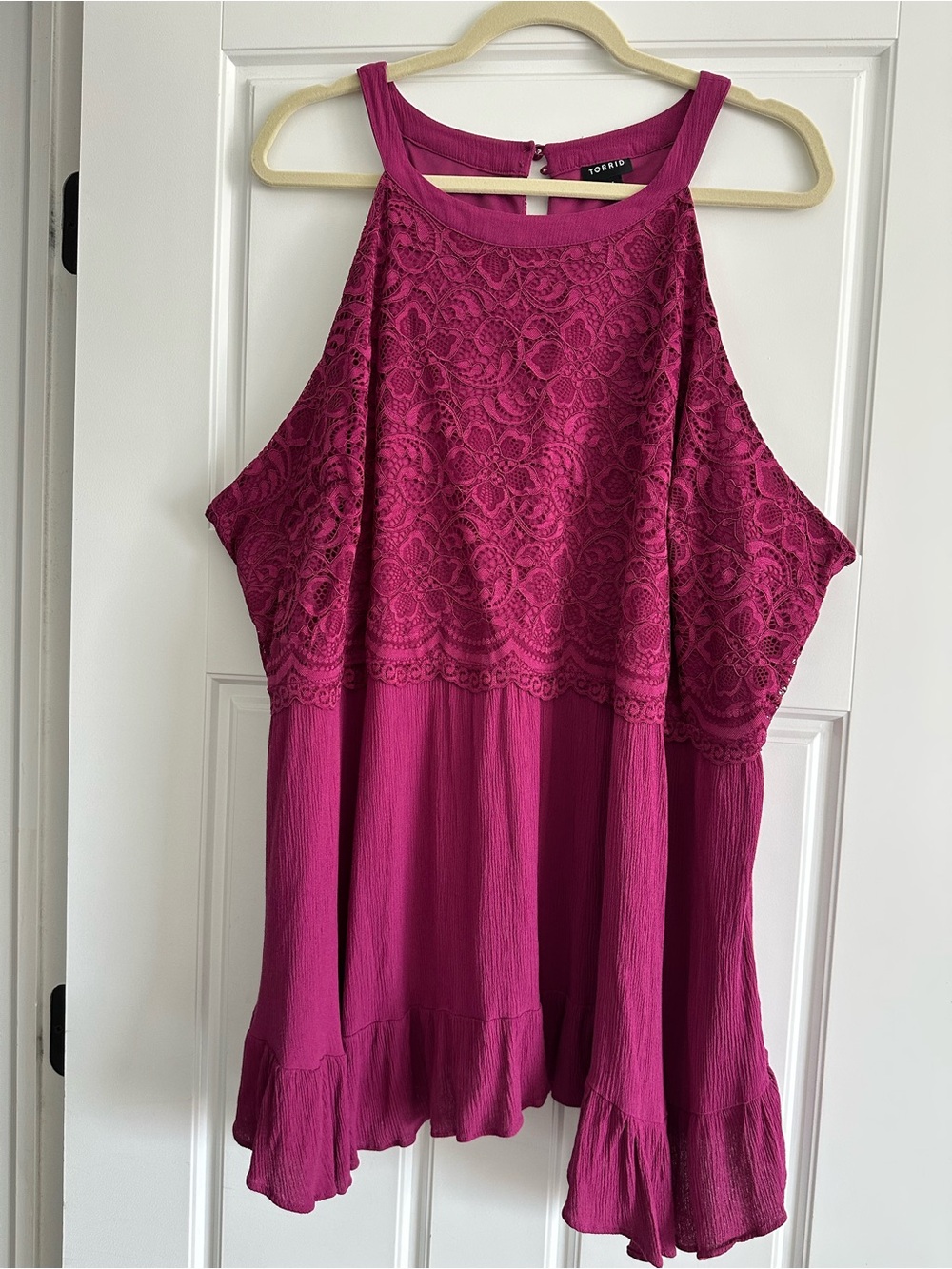Plus 4X torrid Magenta Lace Yoke Crinkle Tank